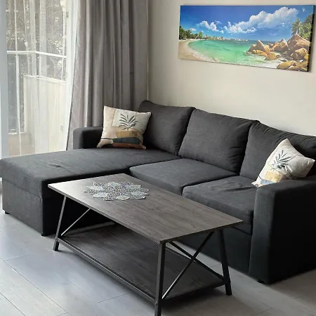 Sunny And Cosy In Admiral Plaza Apartment