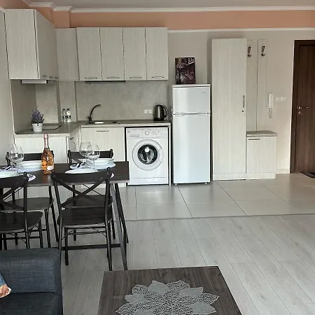 Apartment Sunny And Cosy In Admiral Plaza *